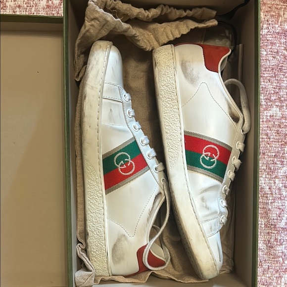 Gucci White and Red Sneakers Classic Luxury Style - Picture 1 of 6